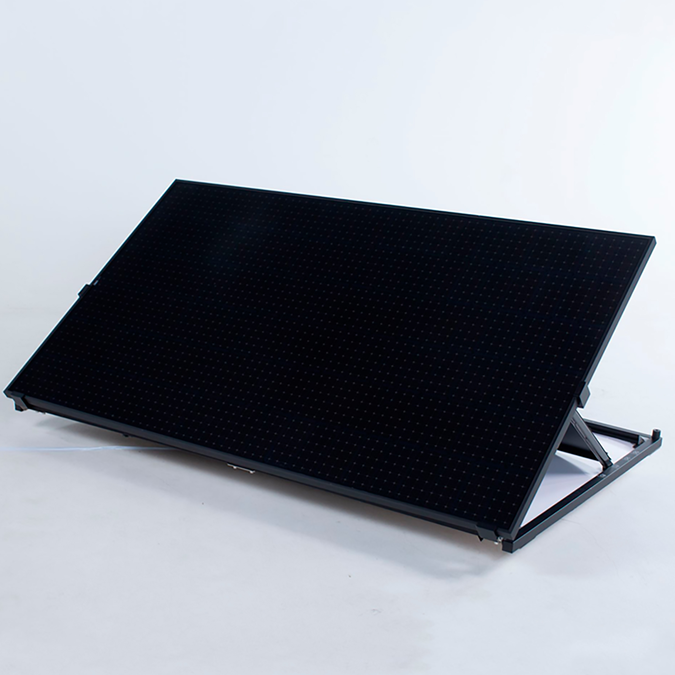 Solarpad 380Wp | Solar panel with plug - micro-inverter - pedestal assembled | 5-meter cable with plug