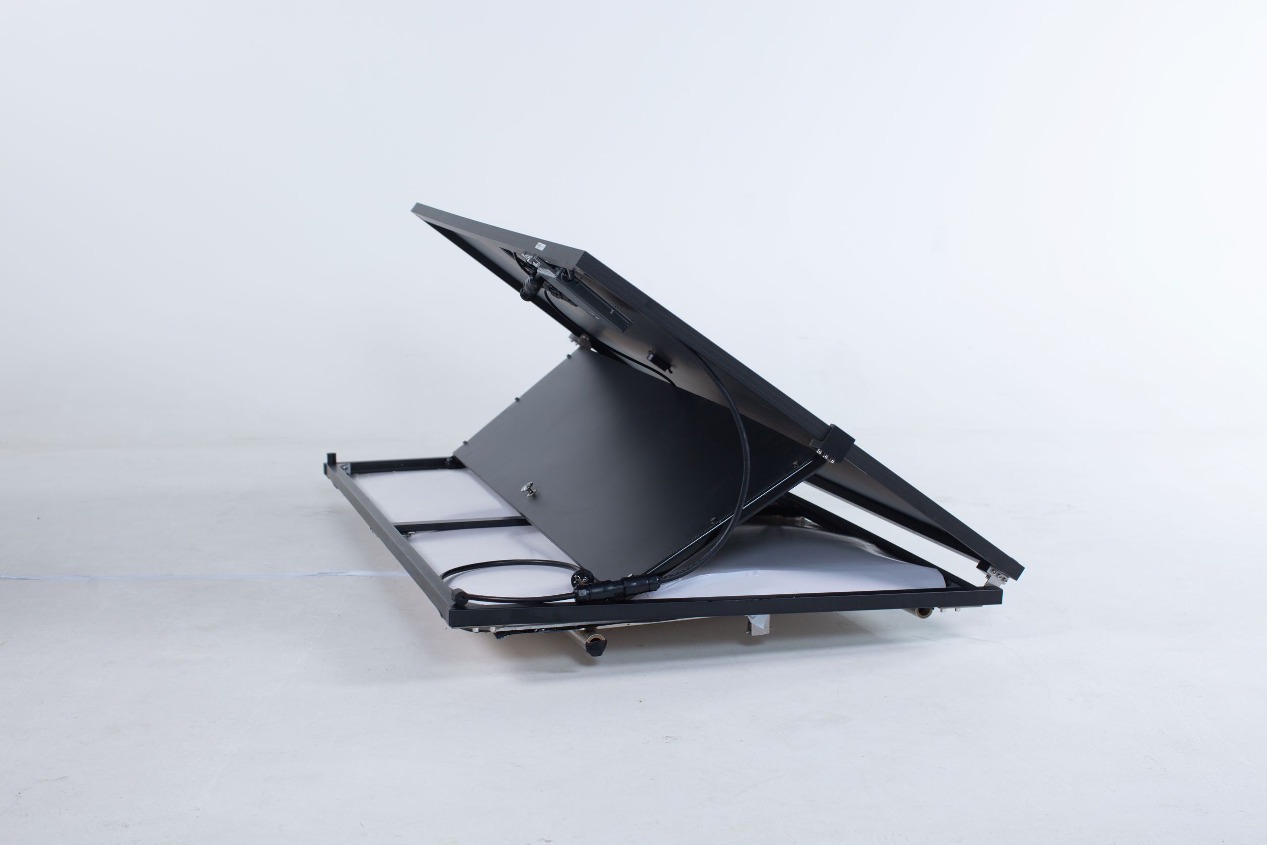 Solarpad 380Wp | Solar panel with plug - micro-inverter - pedestal assembled | 5-meter cable with plug | Free Smart Wifi+Bluetooth Cubie